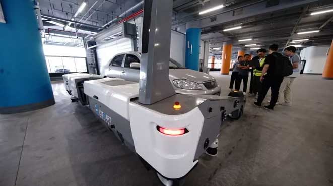 大興國際機場停車場的停車機器人