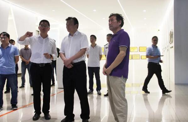 南昌市副市長、公安局局長萬秀奇聽取百勝平臺建設(shè)情況