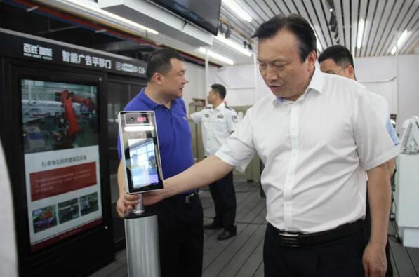 南昌市副市長、公安局局長萬秀奇對人臉測溫產(chǎn)品研發(fā)提出專業(yè)意見