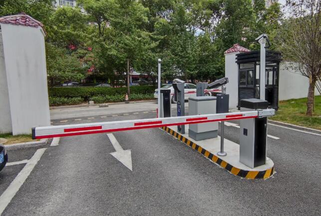 路外停車場(chǎng)無感停車、無感支付 提高通行效率