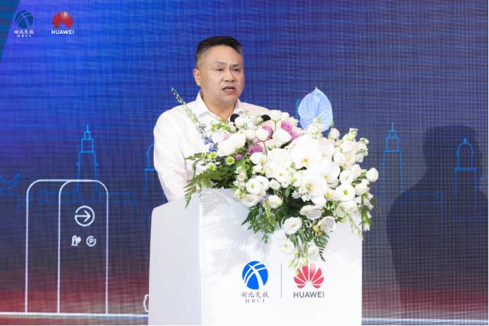 湖北交投集團(tuán)黨委委員、副總經(jīng)理雷承致辭