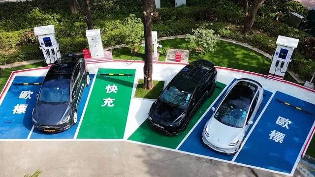 港澳新能源汽車“北上”充電更便捷！粵港澳大灣區(qū)內(nèi)地九市實(shí)現(xiàn)歐標(biāo)充電樁縣區(qū)全覆蓋