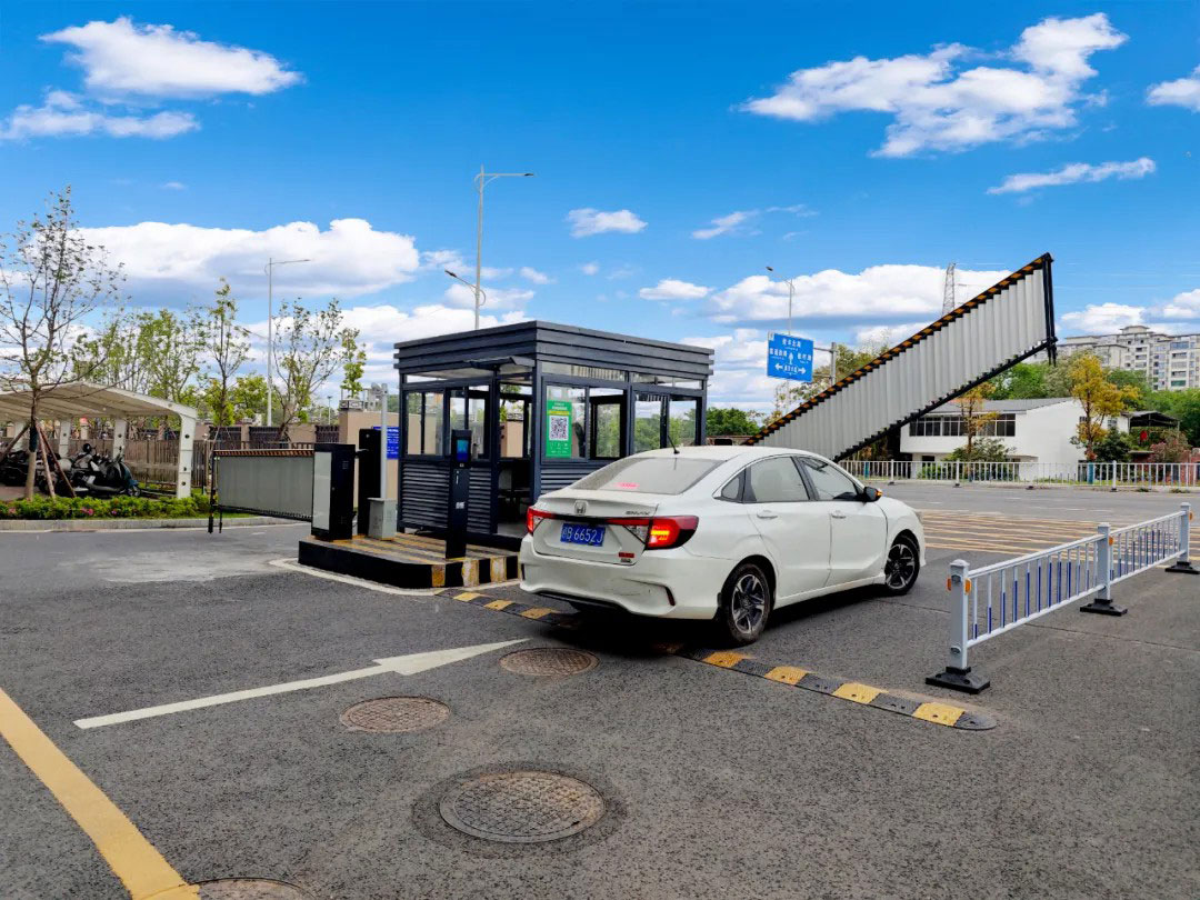 停車場出入口