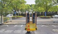 ?？低曋K某工業(yè)園區(qū)公共停車(chē)場(chǎng)，通行更快速，管理更智能！