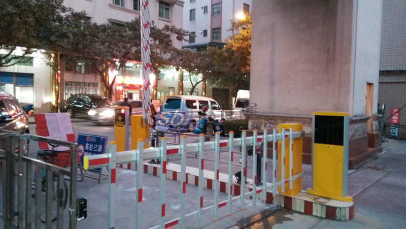 佛山南海羅村俊雅苑小區(qū)停車(chē)場(chǎng)系統(tǒng)案例 - 中出網(wǎng)-智能出入口與停車(chē)充電門(mén)戶(hù)