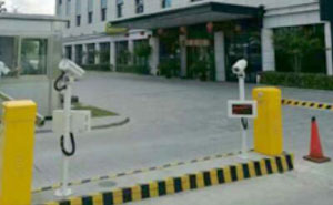上海森景大酒店車牌識別系統(tǒng)案例 - 中出網(wǎng)-智能出入口與停車充電門戶