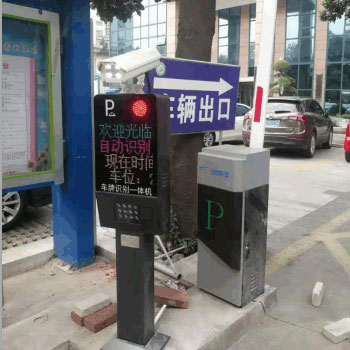 河南信陽新縣人民醫(yī)院車牌識(shí)別案例 - 中出網(wǎng)-智能出入口與停車充電門戶