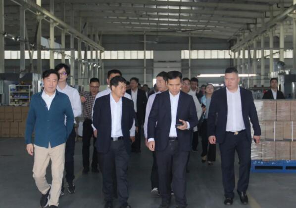 江西省委、省青年企業(yè)家協(xié)會(huì)嘉賓一行實(shí)地考察百勝小藍(lán)制造基地生產(chǎn)車間