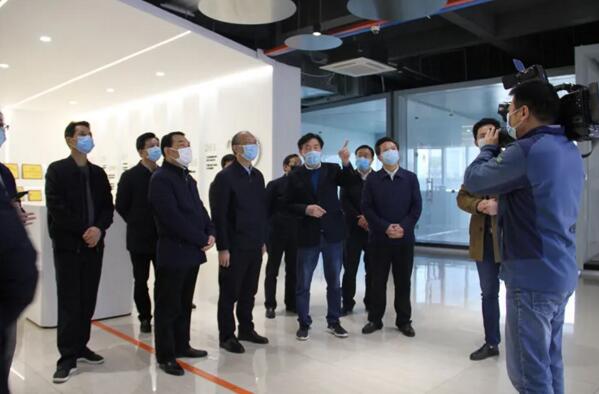 江西省省委常委、副省長吳曉軍一行蒞臨百勝智能調(diào)研指導(dǎo)