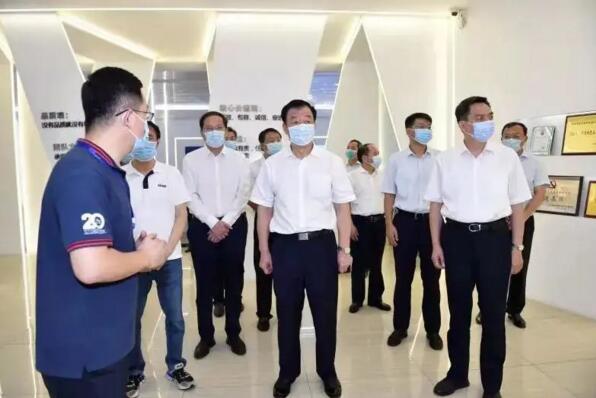 江西省省委書(shū)記、省人大常委會(huì)主任劉奇一行蒞臨百勝智能調(diào)研指導(dǎo)