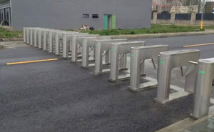 成都捷普工廠通道閘案例 - 中出網(wǎng)-智能出入口與停車充電門戶