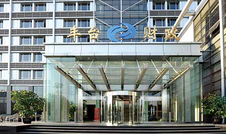 北京豐臺(tái)財(cái)政局旋轉(zhuǎn)門(mén)案例 - 中出網(wǎng)-智能出入口與停車充電門(mén)戶