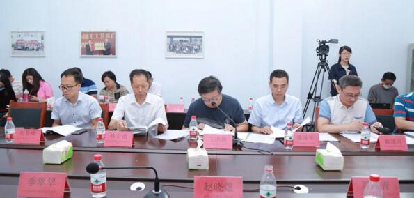 研討在各位領(lǐng)導、行業(yè)專家的推動下順利進行