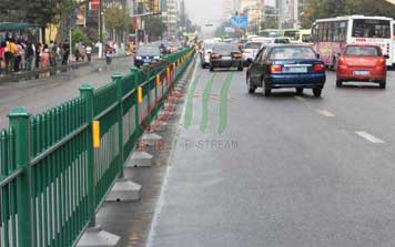 熱鍍鋅靜電噴涂防跨護欄