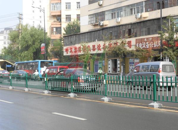 哈爾濱綠色防跨型道路護(hù)欄工程 - 中出網(wǎng)-智能出入口與停車充電門戶