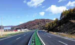 黑龍江省鶴大高速公路噴塑護(hù)欄案例