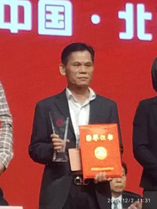 雙喜臨門：伸縮門“金嘉豪杯”十大品牌冠名、中國建筑金屬結(jié)構(gòu)協(xié)會(huì)行業(yè)新銳人物獎(jiǎng)！