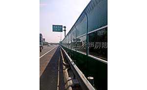 濟(jì)南立交橋聲屏障護(hù)欄案例 - 中出網(wǎng)-智能出入口與停車充電門戶