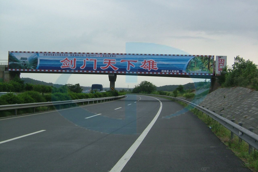 四川成都繞城高速護欄案例 - 中出網(wǎng)-智能出入口與停車充電門戶
