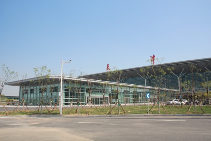 天津機(jī)場(chǎng)自動(dòng)門案例 - 中出網(wǎng)-智能出入口與停車充電門戶