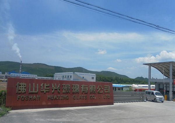 佛山華興玻璃有限公司伸縮門(mén)案例 - 中出網(wǎng)-智能出入口與停車(chē)充電門(mén)戶