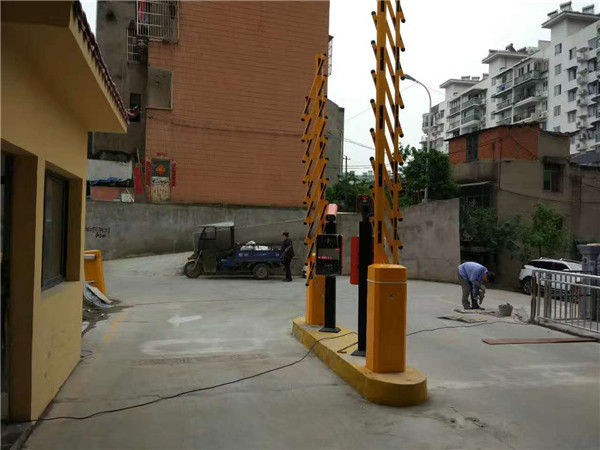 弘林大廈道閘案例 - 中出網(wǎng)-智能出入口與停車(chē)充電門(mén)戶