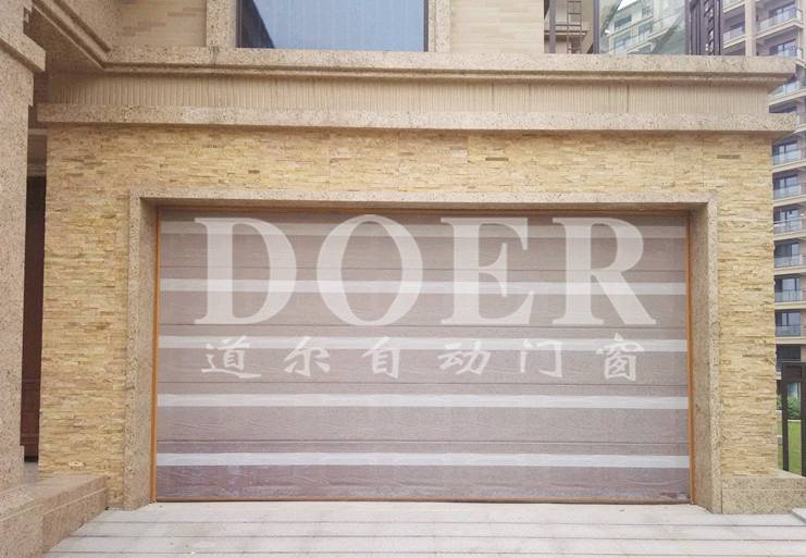 別墅翻板車(chē)庫(kù)門(mén)電機(jī)-湖景壹號(hào)莊園工程實(shí)例 - 中出網(wǎng)-智能出入口與停車(chē)充電門(mén)戶(hù)