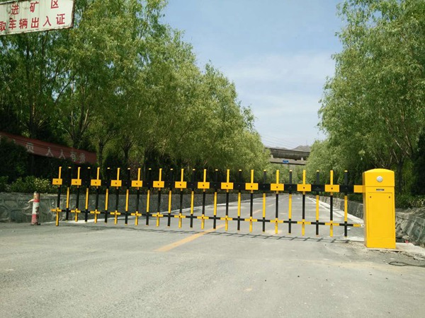 涉縣天鐵集團道閘案例 - 中出網(wǎng)-智能出入口與停車充電門戶