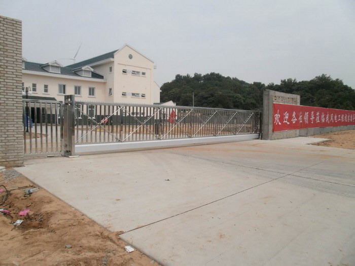 電賀：南北德信懸浮折疊門順利進(jìn)駐江西省水電工程局老爺廟風(fēng)電場