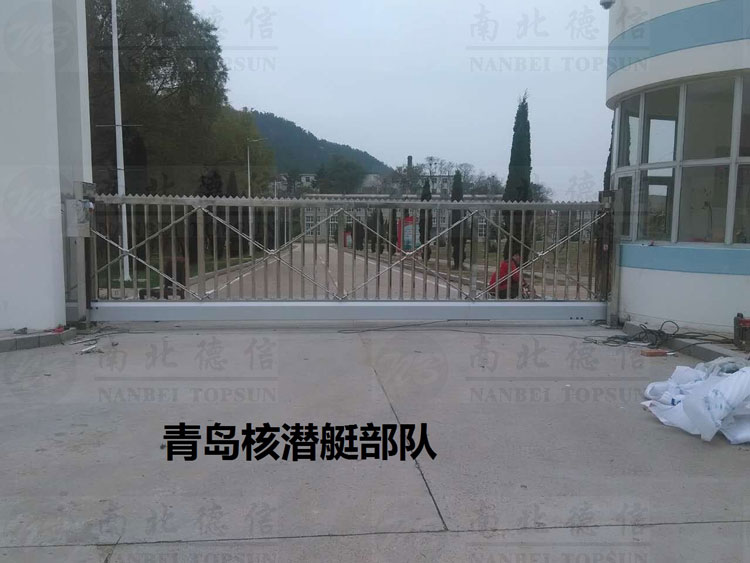 青島核潛艇部隊銳寶818S-6.9米無軌懸浮門案例 - 中出網-智能出入口與停車充電門戶