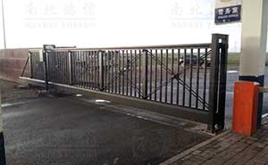 集安市合泰機(jī)電貿(mào)易有限公司818L對開懸浮平移門 - 中出網(wǎng)-智能出入口與停車充電門戶