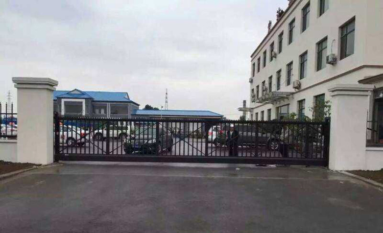 遼寧宏達駕校無軌懸浮門工程案例 - 中出網-智能出入口與停車充電門戶
