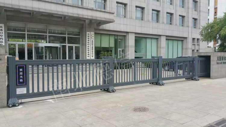 大連市食品藥品監(jiān)督管理局智能安全伸縮平移門(mén)工程案例 - 中出網(wǎng)-智能出入口與停車(chē)充電門(mén)戶
