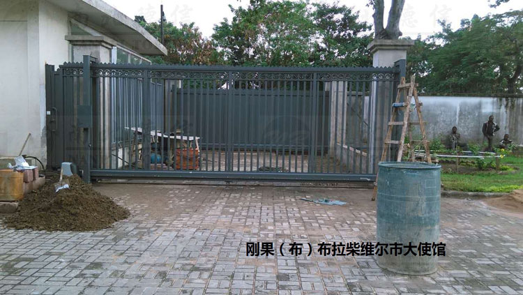 剛果大使館安寶S2智能安全伸縮平移門工程案例 - 中出網-智能出入口與停車充電門戶