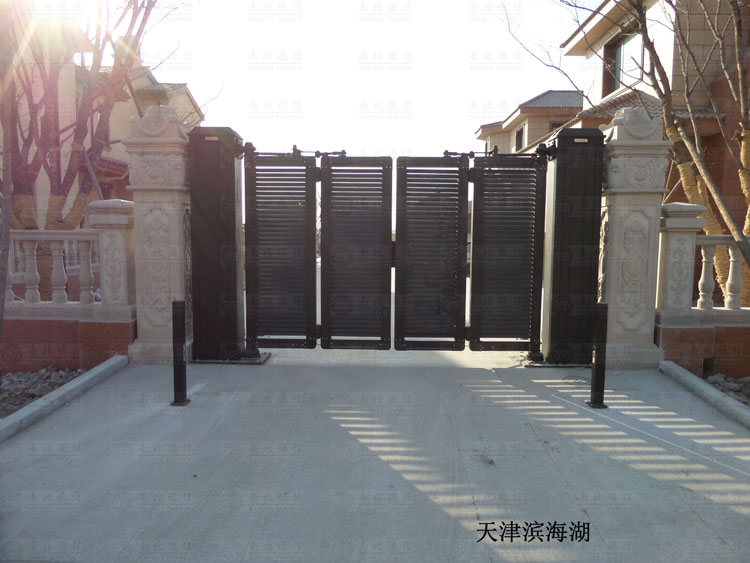 天津濱海湖智能懸折門案例 - 中出網-智能出入口與停車充電門戶