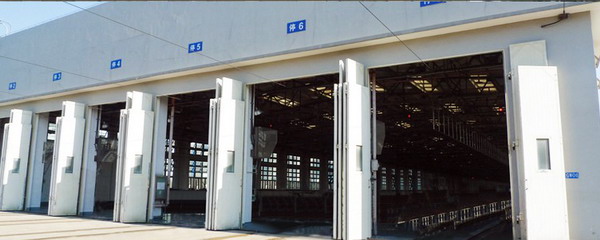 工業(yè)車庫(kù)門(mén)