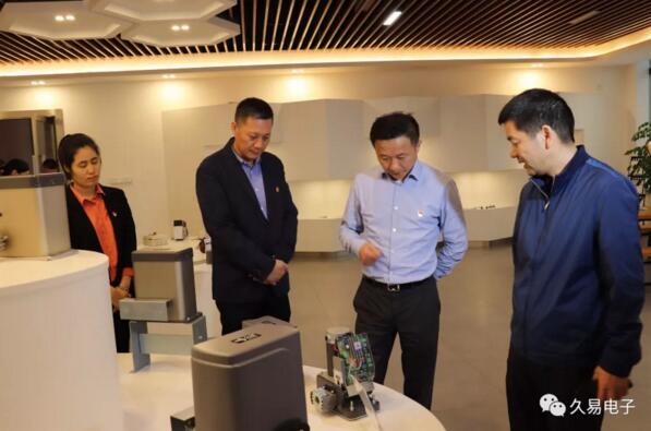 市委書記盛勇軍一行來久易電子調研