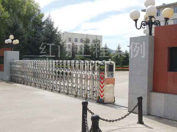 伊春職業(yè)學(xué)院伸縮門案例 - 中出網(wǎng)-智能出入口與停車充電門戶
