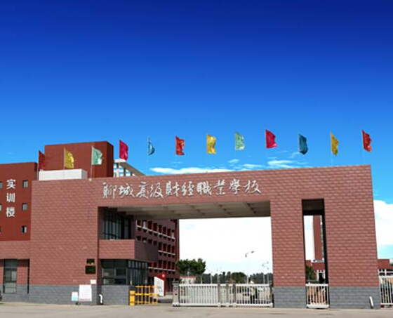 中通客車(chē)集團(tuán)伸縮門(mén)案例 - 中出網(wǎng)-智能出入口與停車(chē)充電門(mén)戶