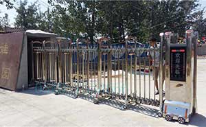 東明福娃幼兒園電動(dòng)伸縮門(mén)案例
