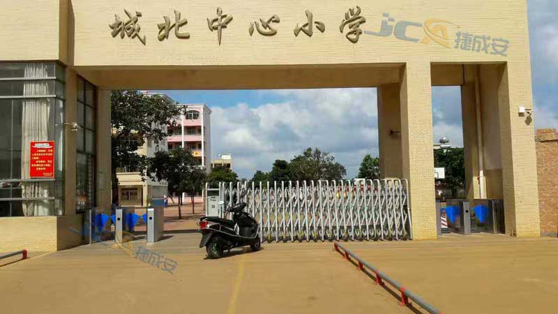 湛江城北中心小學(xué)翼閘案例 - 中出網(wǎng)-智能出入口與停車充電門戶