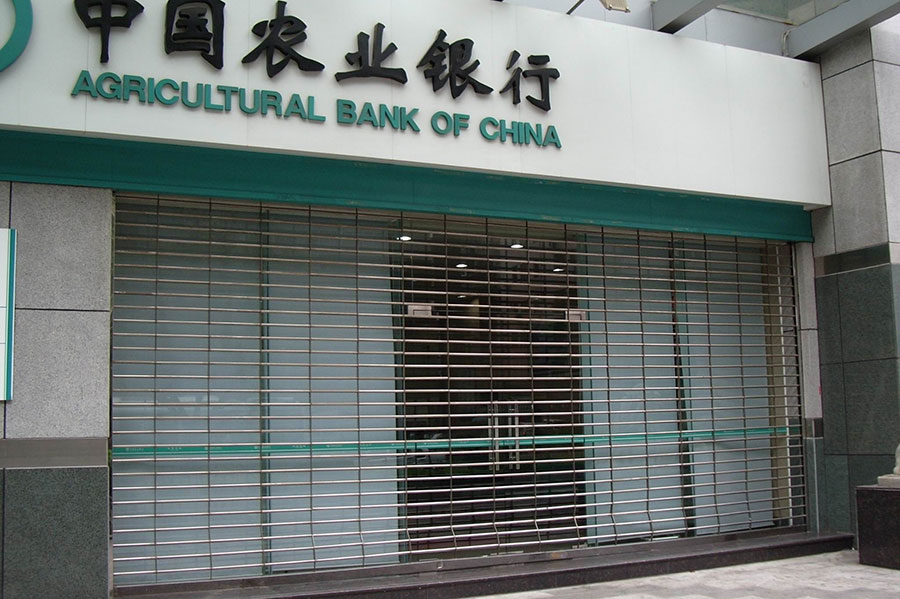 不銹鋼鏤空電動(dòng)卷簾門(mén)