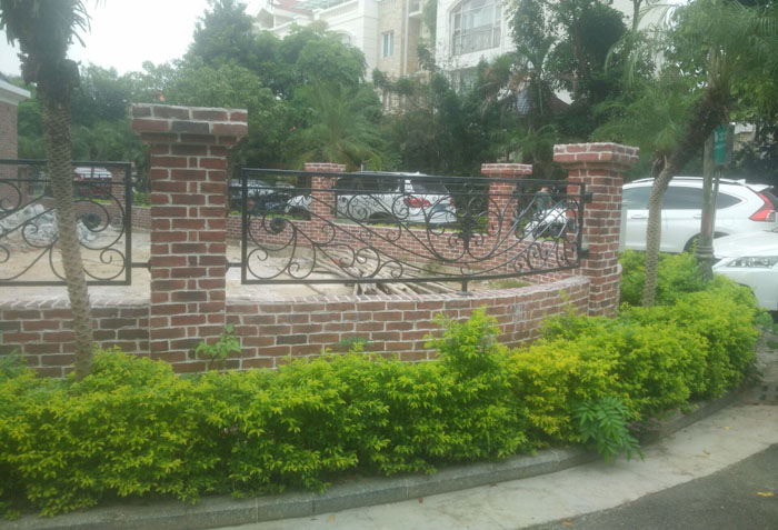 陳村碧桂花園鐵藝圍欄案例 - 中出網(wǎng)-智能出入口與停車(chē)充電門(mén)戶