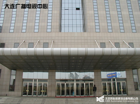 大連廣播電視中心自動(dòng)平開(kāi)門(mén)工程案例 - 中出網(wǎng)-智能出入口與停車(chē)充電門(mén)戶
