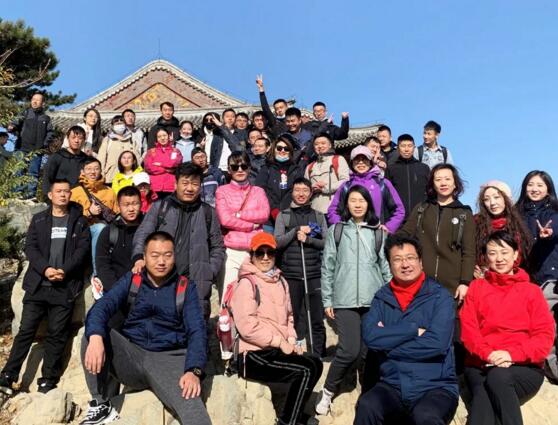 “勇攀高峰，再創(chuàng)輝煌”卓奧世鵬成立11周年登山活動(dòng)