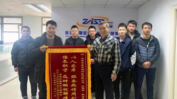 高效服務(wù)！卓奧世鵬某部隊翻板路障機項目收獲錦旗