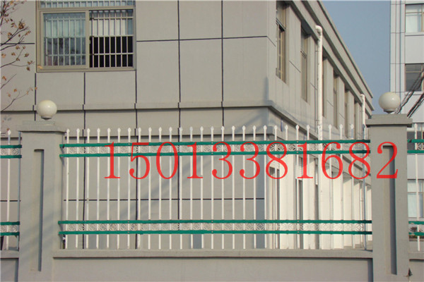 廠房圍墻鋅鋼欄桿 河源服務(wù)區(qū)金屬護(hù)欄定做 韶關(guān)變電箱圍欄