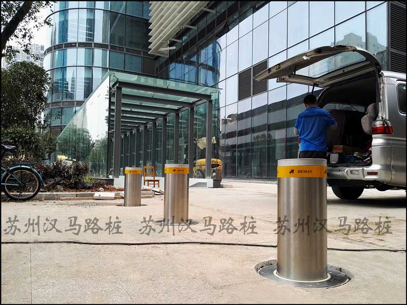 南京江蘇銀行升降柱案例 - 中出網(wǎng)-智能出入口與停車充電門戶