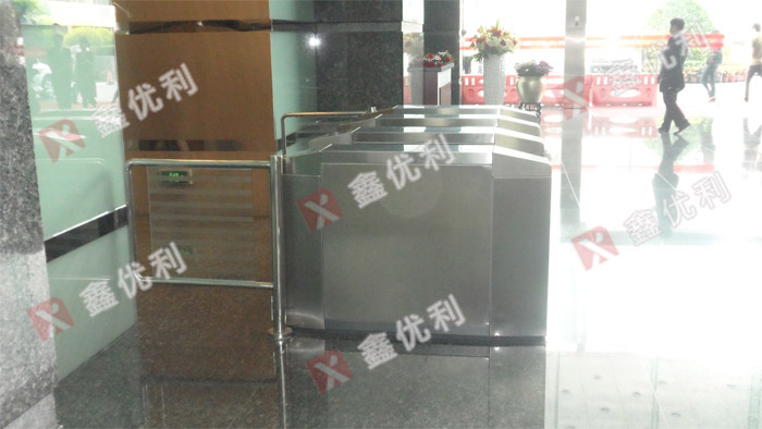 深圳招商銀行某分行，翼閘，翼閘案例 - 中出網(wǎng)-智能出入口與停車充電門戶