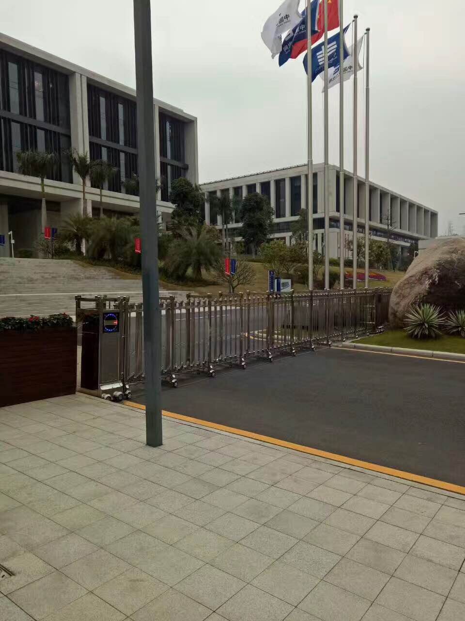 南方電網(wǎng)道閘案例 - 中出網(wǎng)-智能出入口與停車(chē)充電門(mén)戶